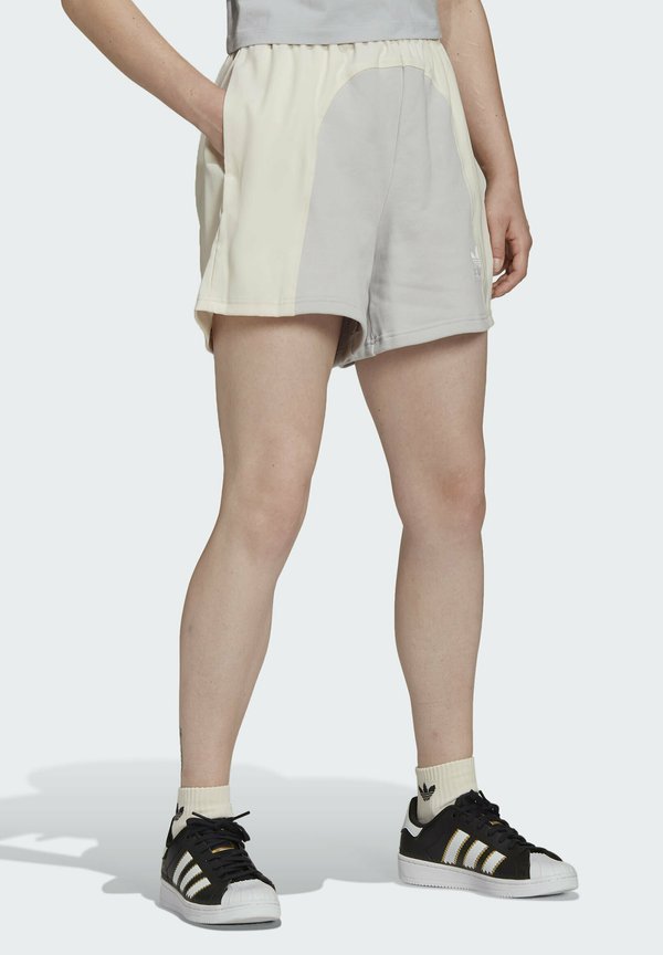 adidas Originals ADICOLOR SPLIT TREFOIL  - Shorts - white
