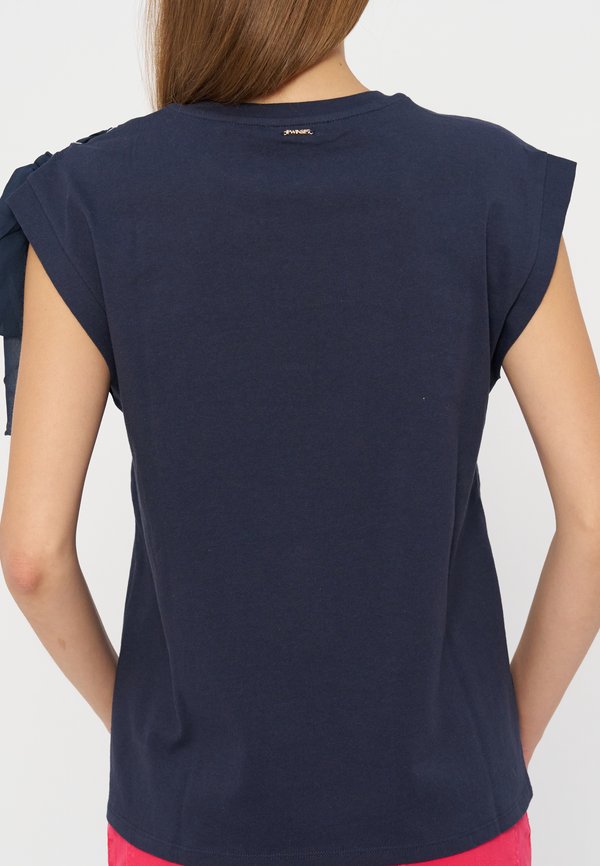 TWINSET