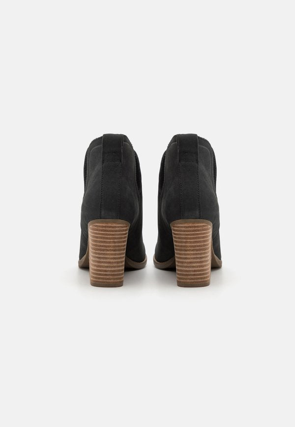 TOMS ELIZA
