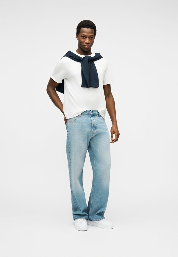 Tommy Jeans WHISKERED RELAXED STRAIGHT LEG JEANS