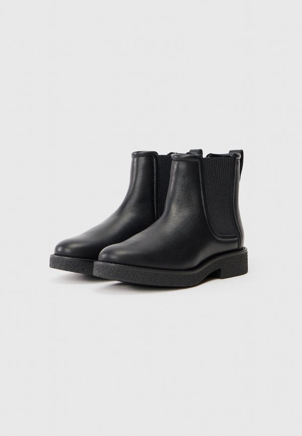 Clarks NELLA