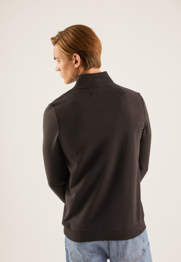 Pier One by Zalando