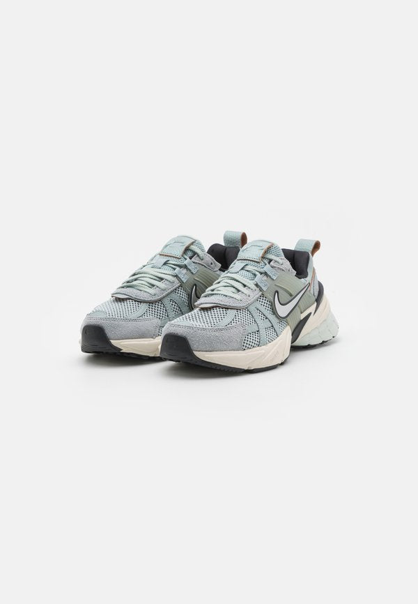 Nike Sportswear V2K RUN