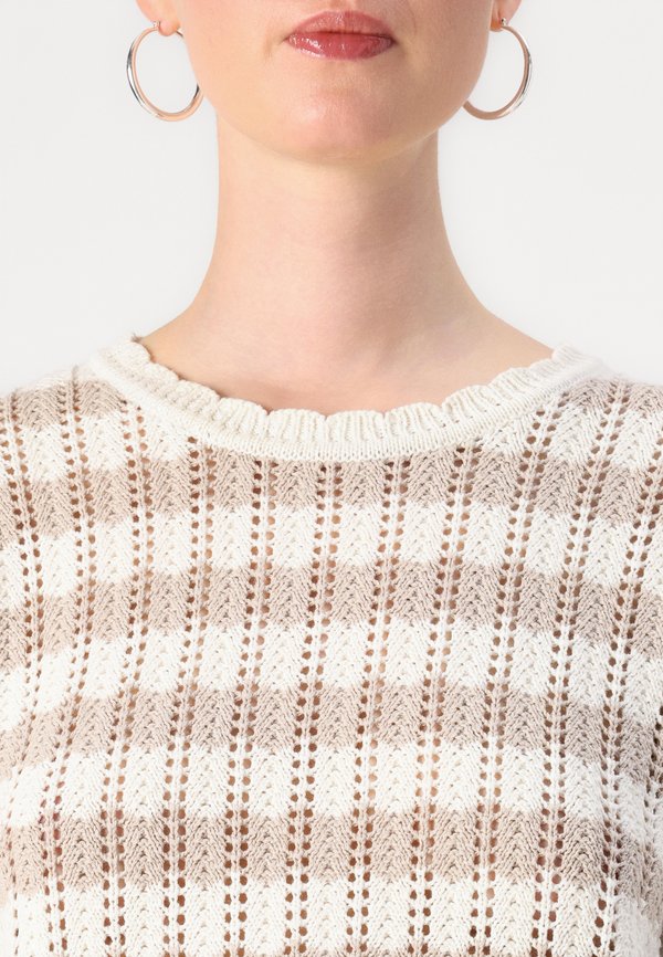 Noisy May NMLAIKA O NECK