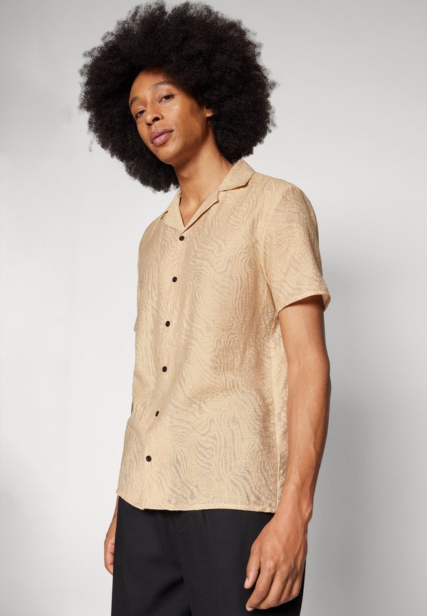Pier One by Zalando