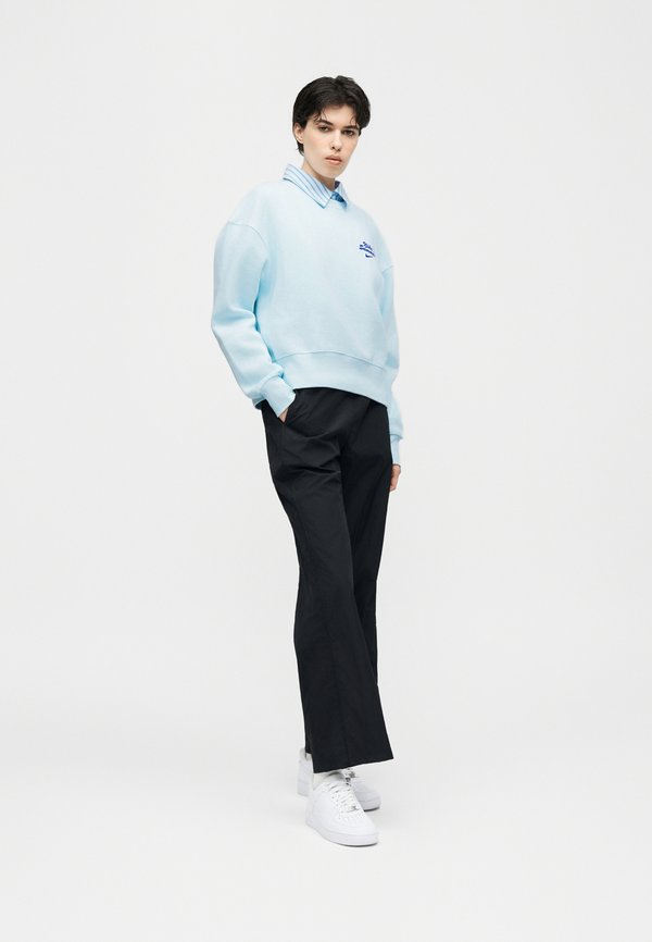 Nike Sportswear CREW
