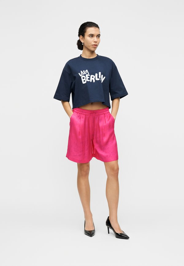 lala Berlin SARI