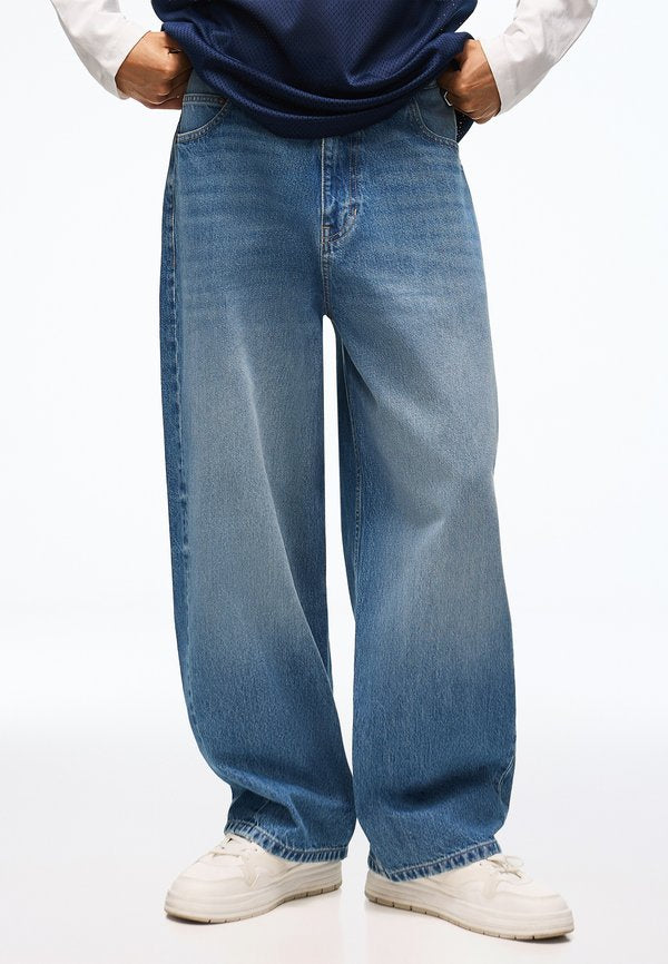 Bershka EMBROIDERED NEOBARREL - JEANS - Relaxed fit jeans - light blue