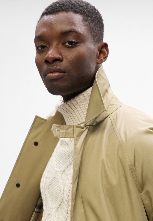 Isaac Dewhirst MACINTOSH COAT