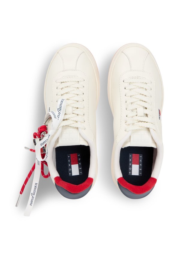 Tommy Jeans LEATHER ARCHIVE COURT TRAINERS WITH CHARMS