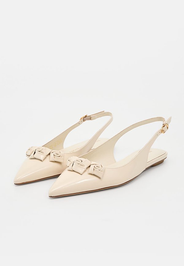 Stuart Weitzman STUART
