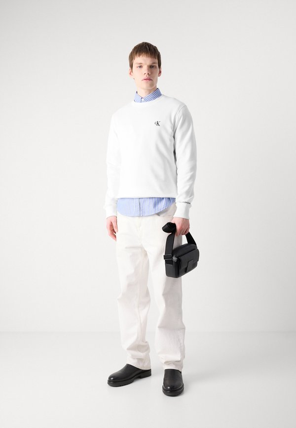 Calvin Klein Jeans ESSENTIAL