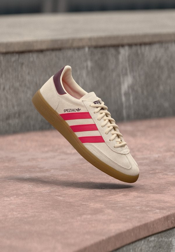 adidas Originals HANDBALL SPEZIAL OLYMPIQUE LYON SHOES - Trainers - white/active pink/red