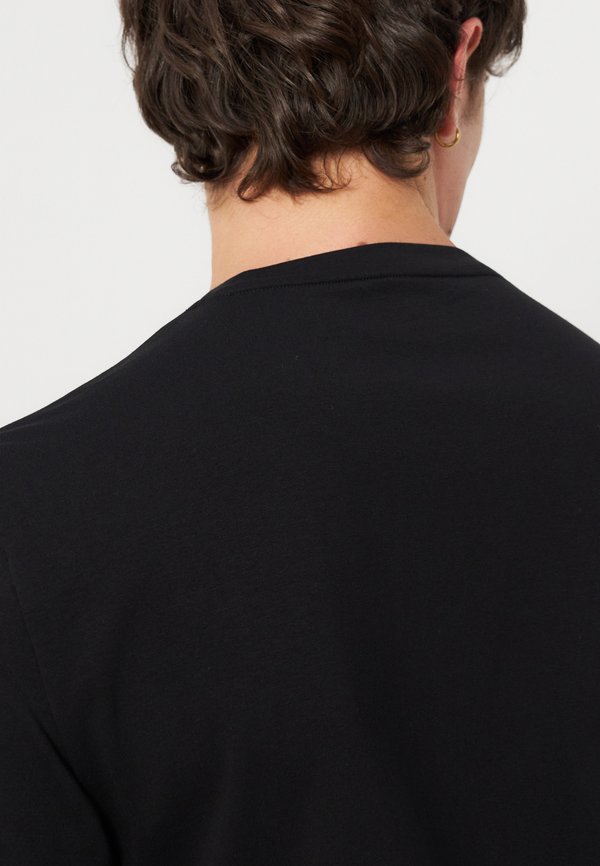 EA7 Emporio Armani
