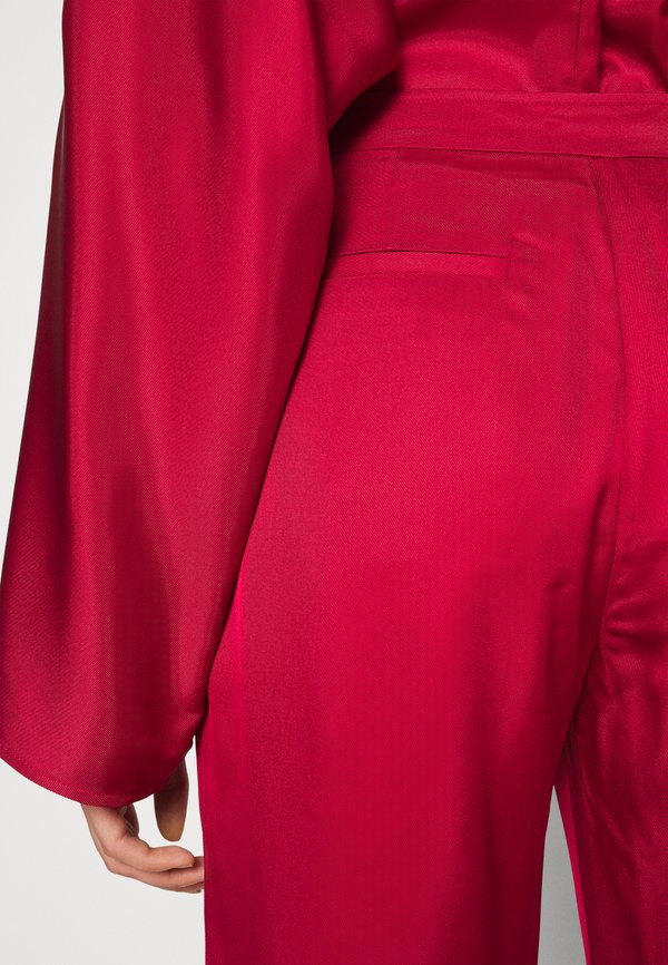 By Malene Birger AMORES