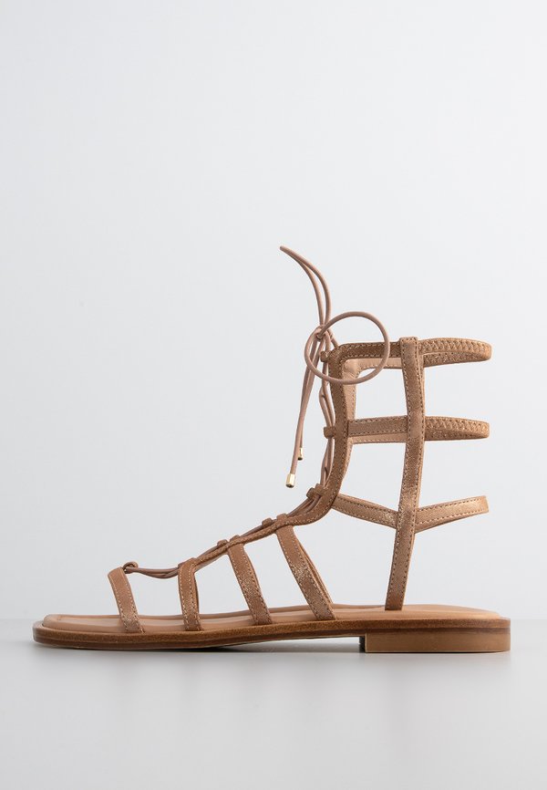 Stuart Weitzman KORA