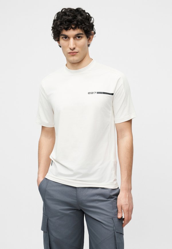 EA7 Emporio Armani TRAIN LOGO SERIES TEE
