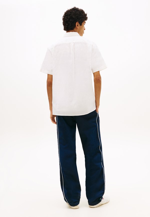 Tommy Jeans REGULAR FIT SEERSUCKER SHORT SLEEVE SHIRT