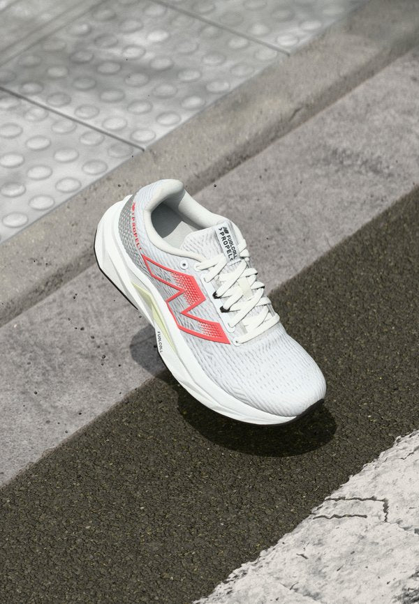 New Balance FUELCELL PROPEL V5 - Road running shoes - white