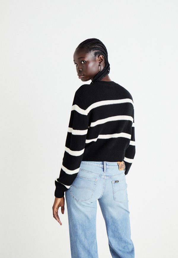 Noisy May NMMAYSA O NECK