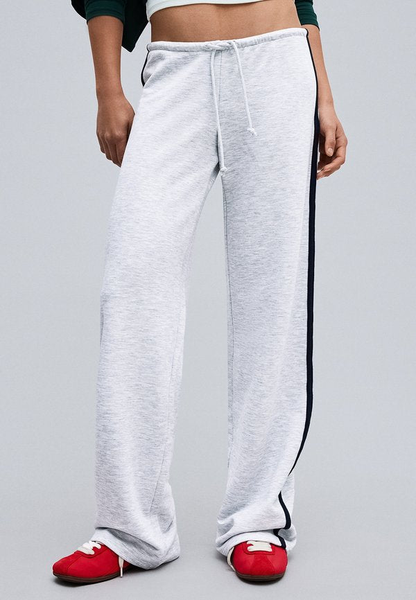 Bershka PLUSH WITH CONTRAST SIDE STRIPE - TROUSERS - Tracksuit bottoms - dark grey