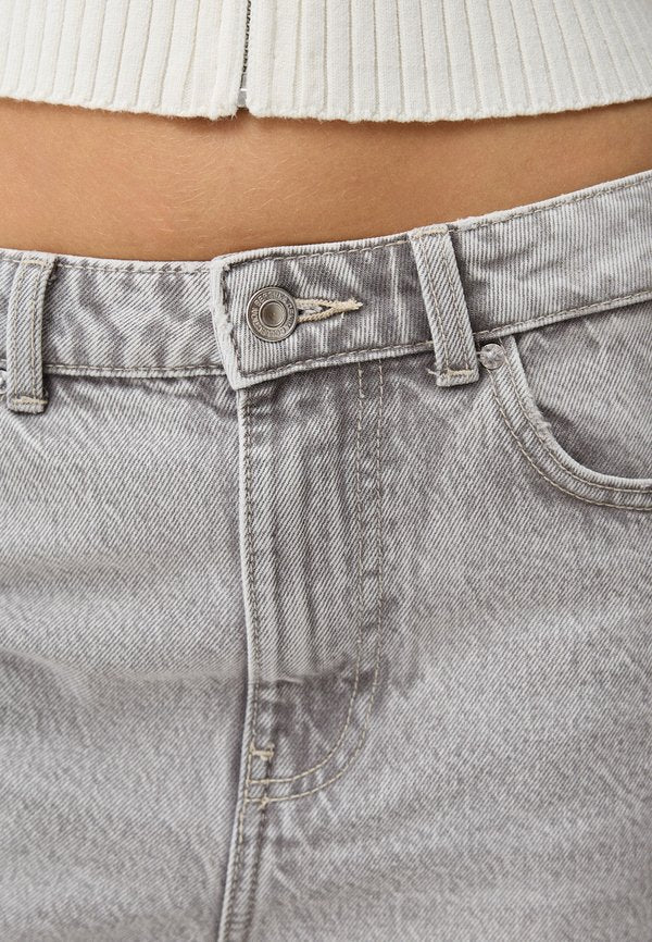 Bershka MOM