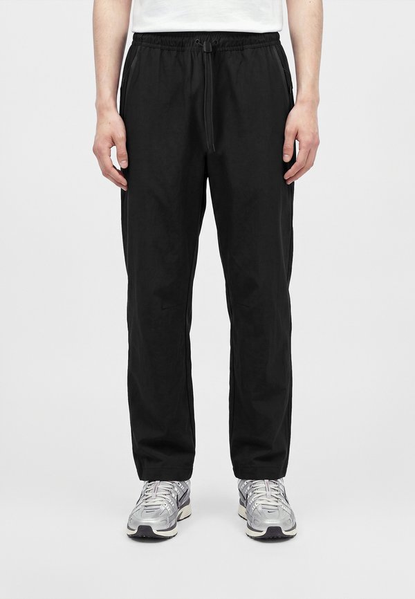 Nike Sportswear PANT - Tracksuit bottoms - black