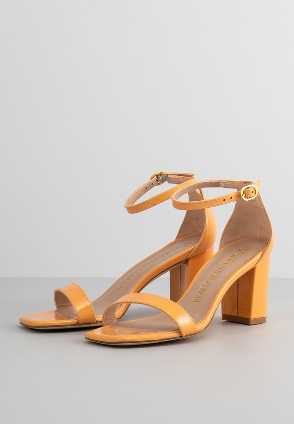 Stuart Weitzman NUDISTCURVE