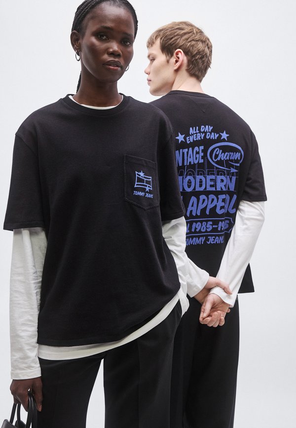 Tommy Jeans 90S GRAFFITI POCKET UNISEX