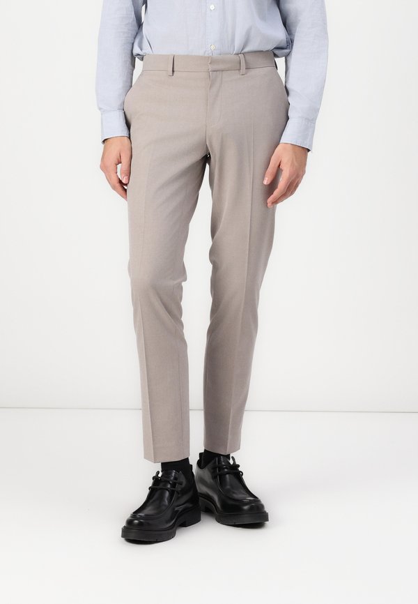 Isaac Dewhirst THE FASHION NOTCH SLIM SUIT