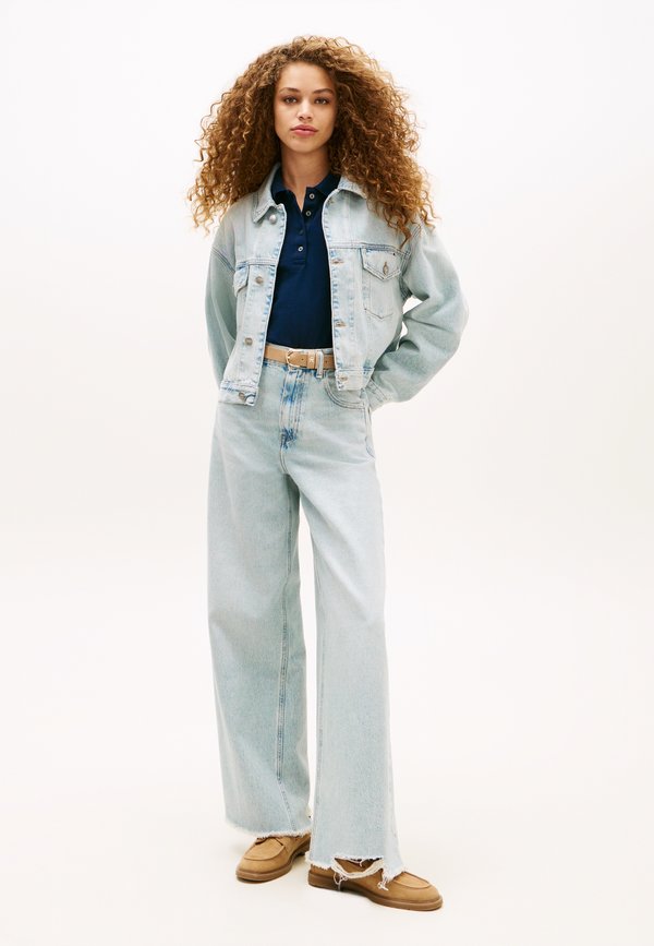 Tommy Hilfiger FADED RELAXED DENIM TRUCKER JACKET