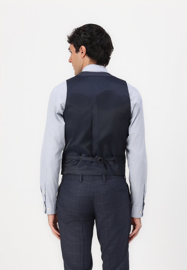 Isaac Dewhirst THE FASHION NOTCH SUIT SLIM