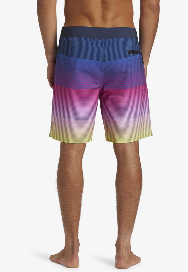 Quiksilver  MASSIVE