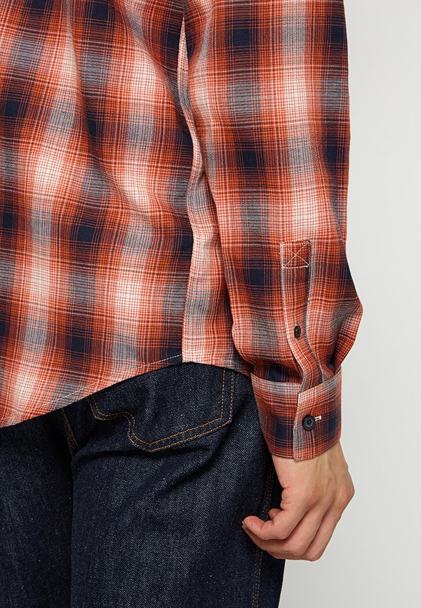 Armani Exchange LOOSE FIT