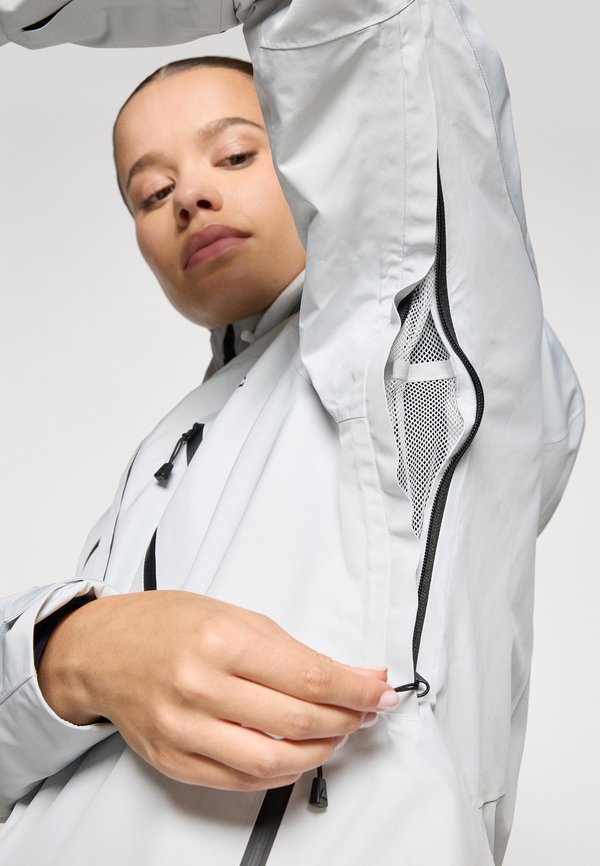 Burton WOMENS RESERVE GORE INSULATED JACKET