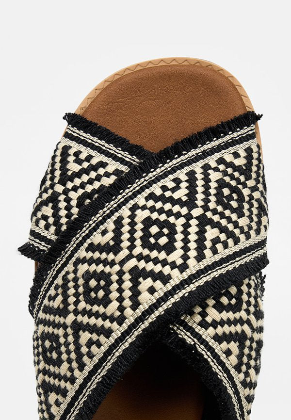 TOMS MAE
