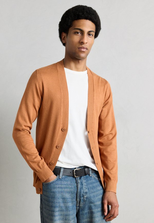 Lindbergh V NECK BUTTON CARDIGAN
