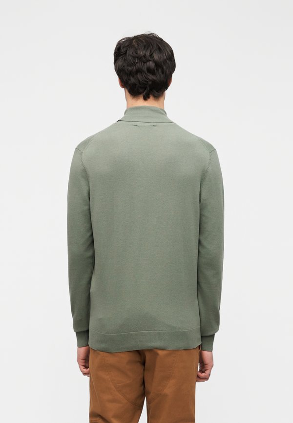 Pier One by Zalando