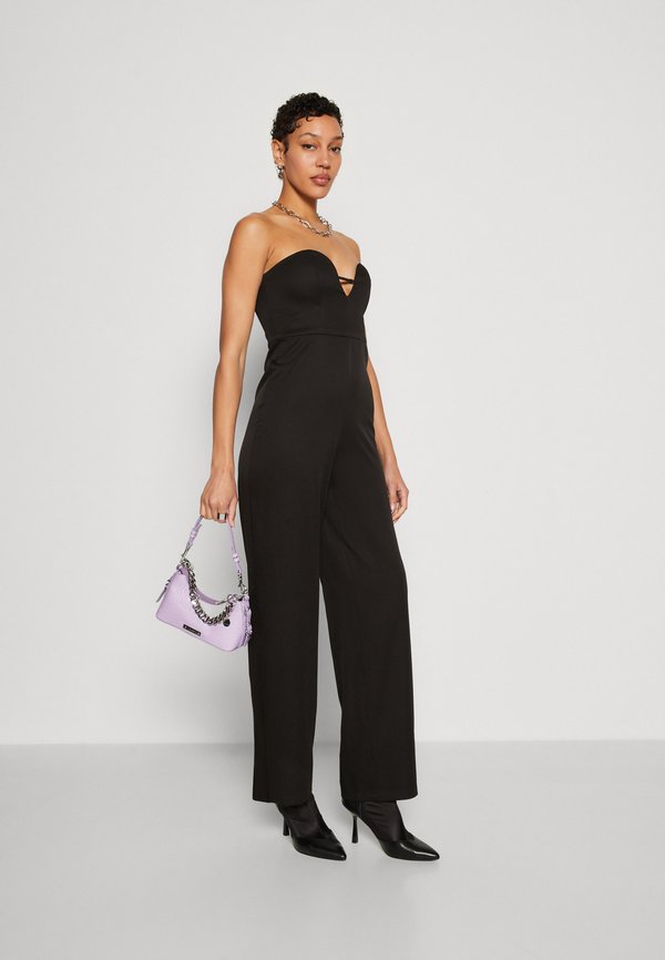 NA-KD DEEP NECKLINE