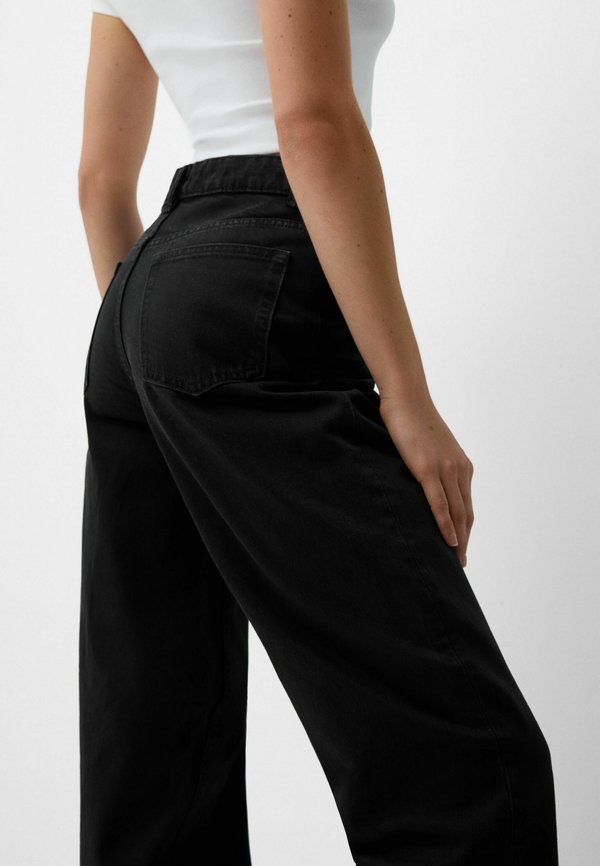 Bershka MOM
