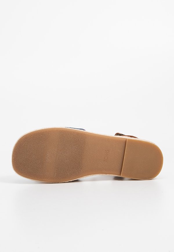 TOMS ABBY