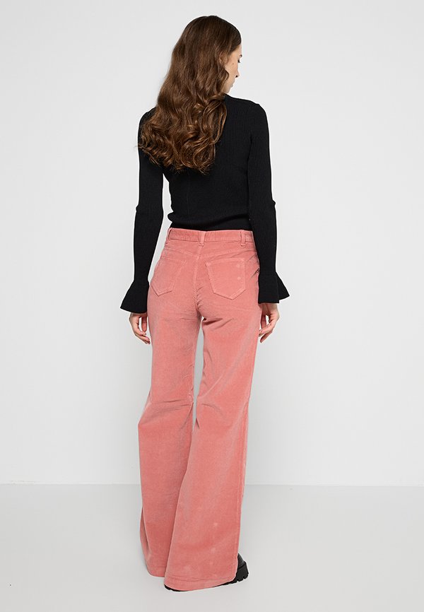 TWINSET