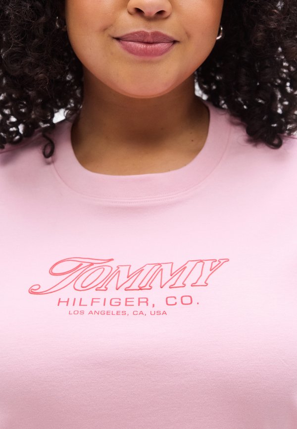Tommy Hilfiger Curve CURVE GRAPHIC INTERLOCK KNIT T-SHIRT