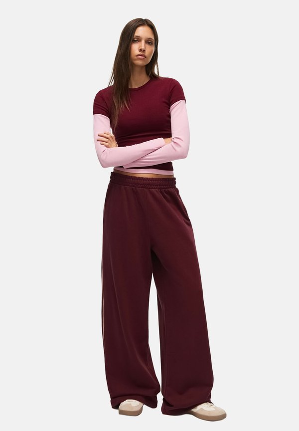 Bershka PLUSH - JOGGERS - Tracksuit bottoms - bordeaux