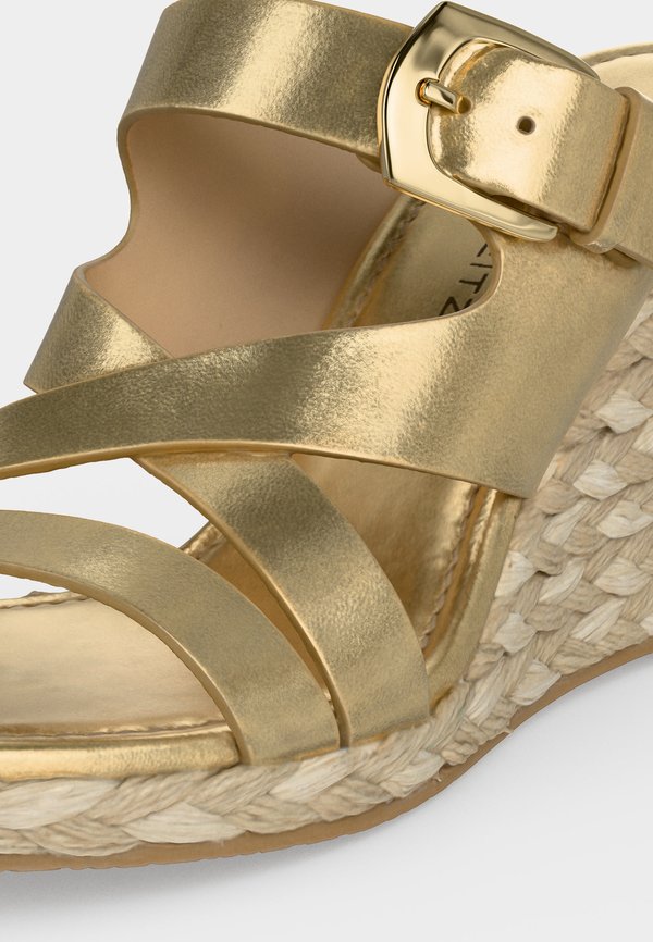 Stuart Weitzman SAI WEDGE