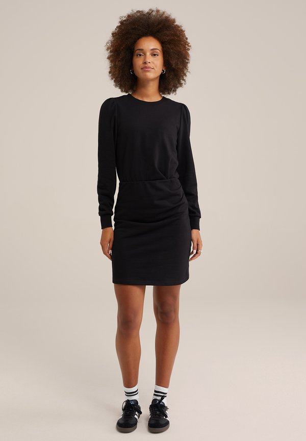 WE Fashion