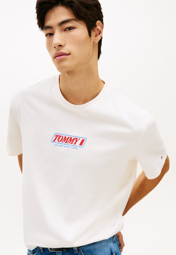 Tommy Jeans 90S LOGO EMBROIDERY JERSEY T-SHIRT