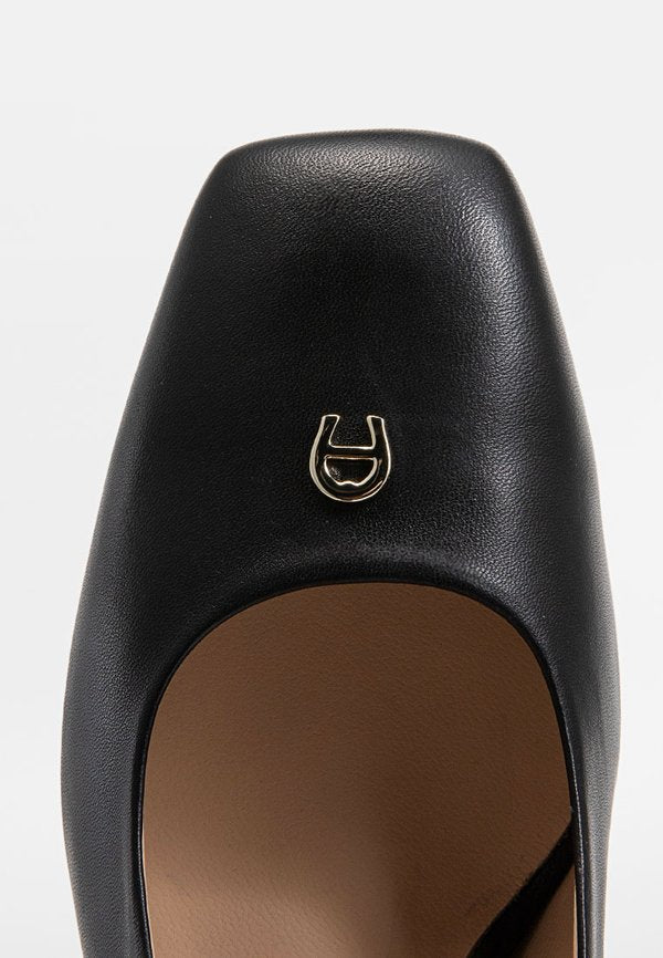 AIGNER COURTNEY