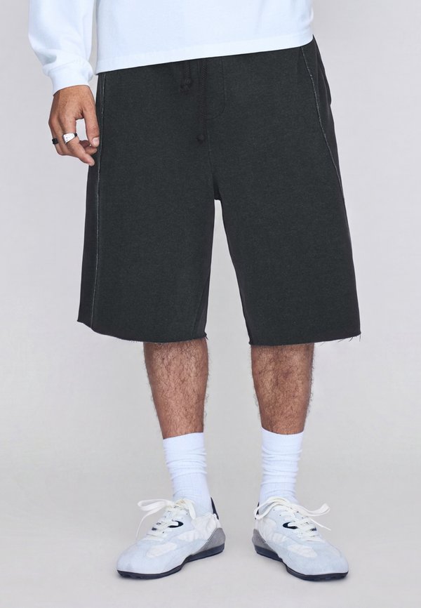 Bershka BAGGY - BERMUDA JORTS - Shorts - dark grey