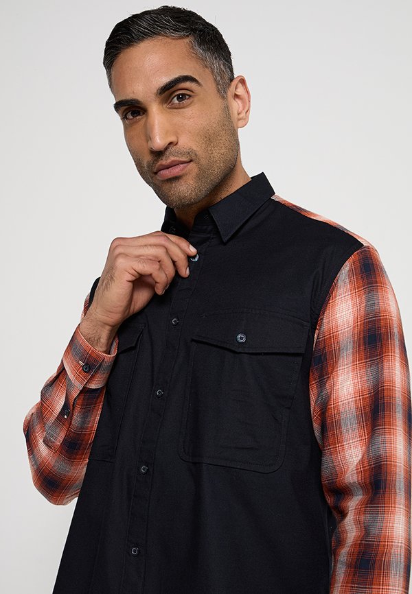 Armani Exchange RELAXED FIT